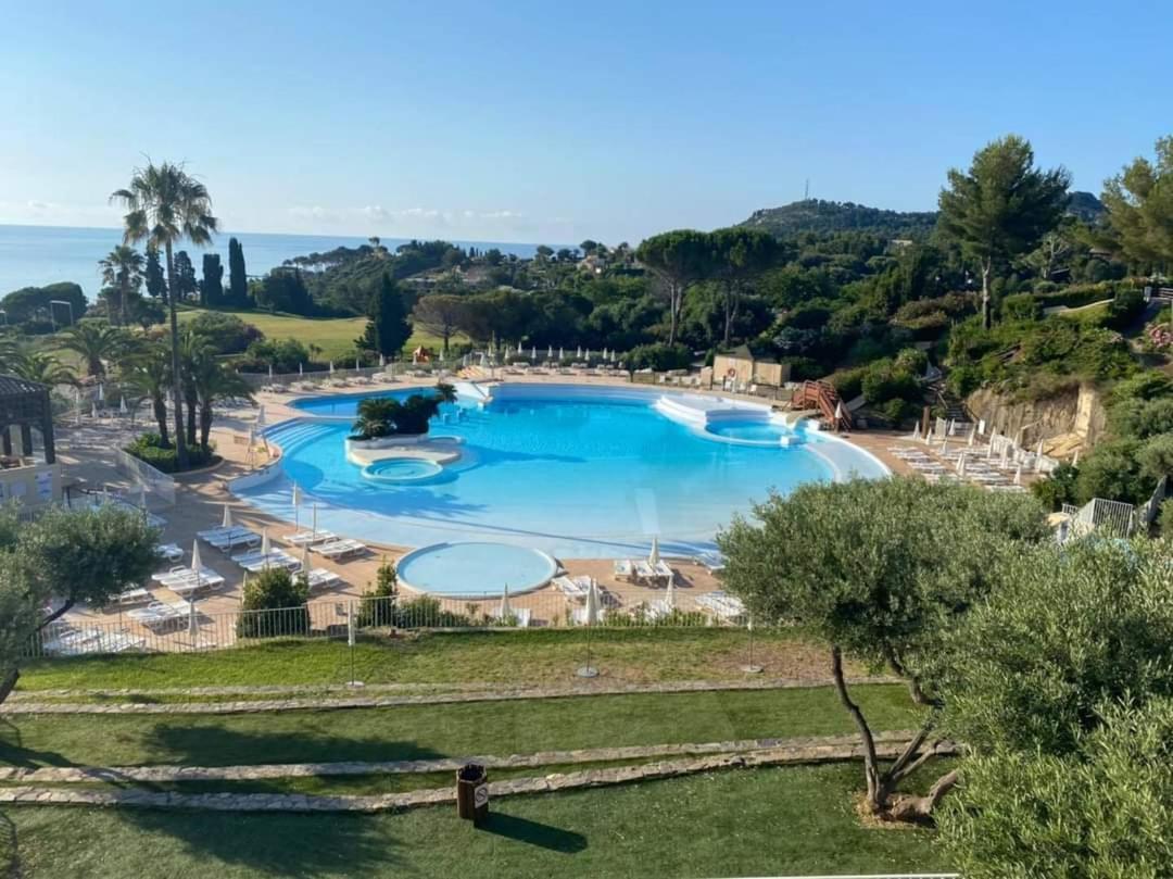 Saint-Raphael- Vue Mer Et Massif De L'Esterel Dış mekan fotoğraf