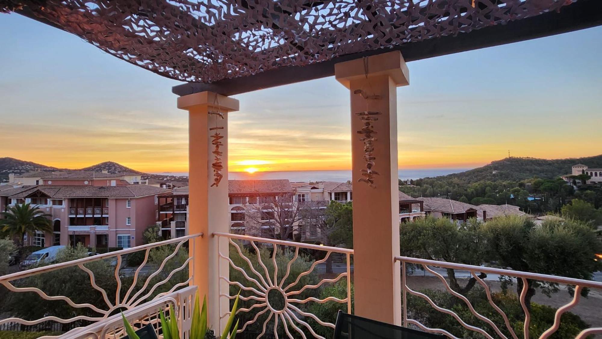 Saint-Raphael- Vue Mer Et Massif De L'Esterel Dış mekan fotoğraf
